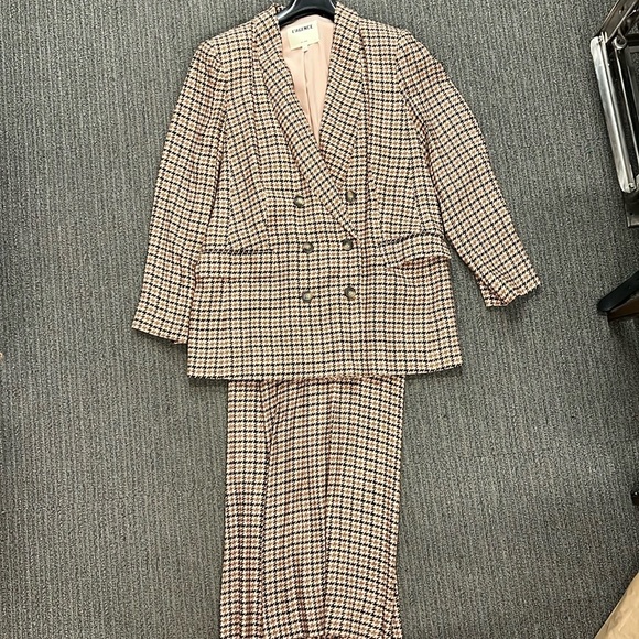 L’Agence camel and brown printed houndstooth silky fabric pant suit